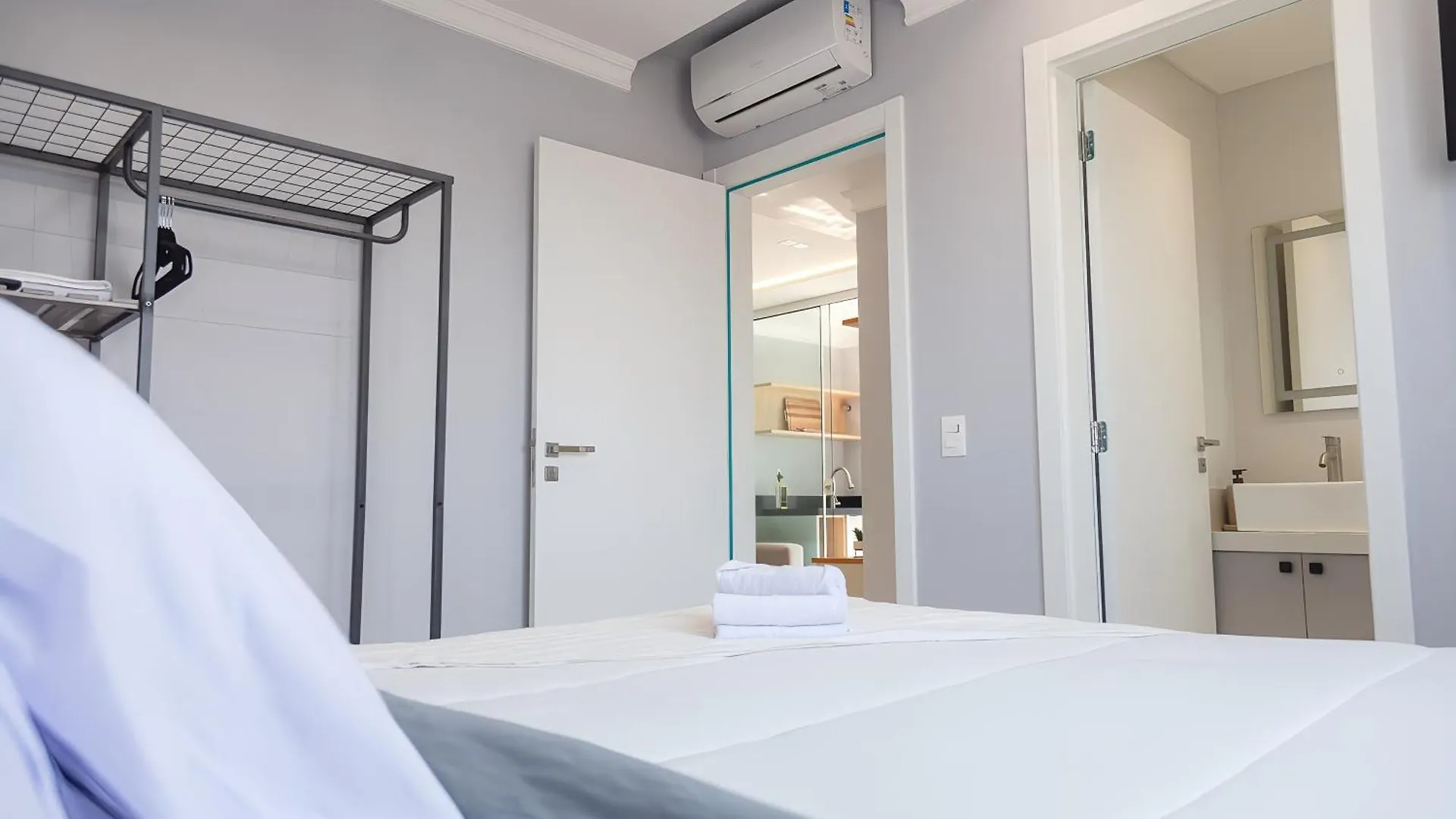 Apto Novo De 2 Suites A 9 Minutos A Pe Da Praia Itapema